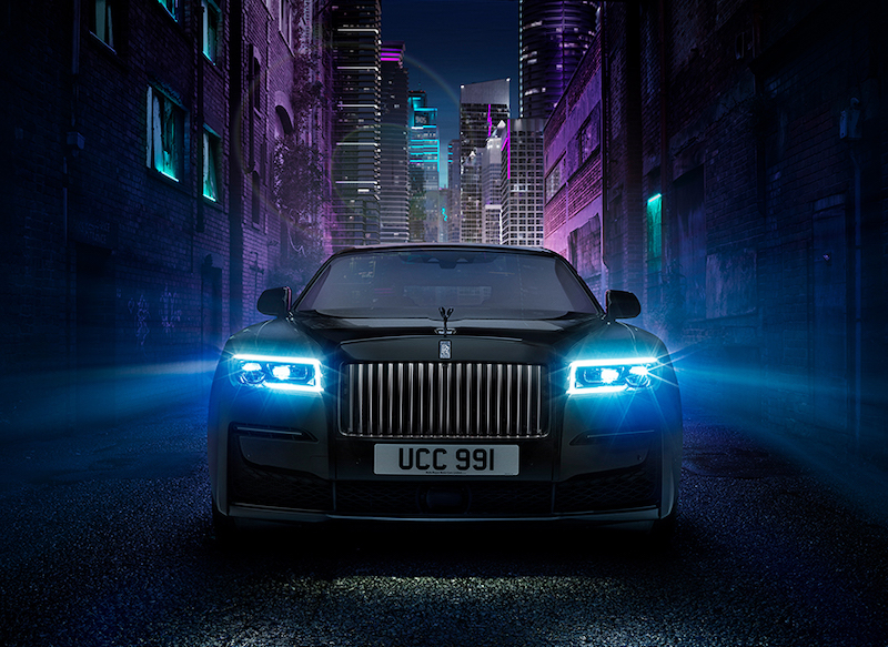 Cùng đắm chìm trong vẻ đẹp của chiếc xe Rolls-Royce Ghost thế hệ mới được trang hoàng bằng sơn đen tuyền lịch lãm đến tột cùng. Sự kết hợp hoàn hảo giữa thiết kế và chất liệu tạo nên sự ấn tượng mạnh mẽ cho bất kỳ tín đồ ô tô nào.